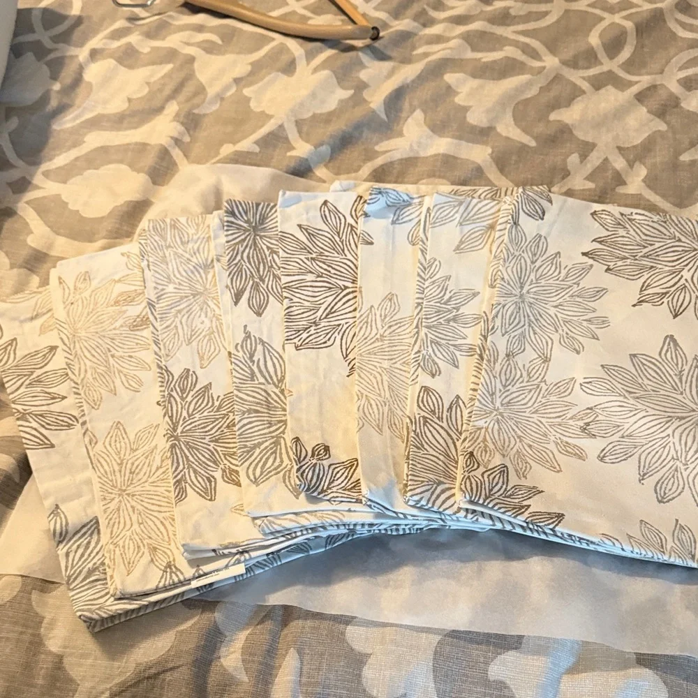 8 Elegant Floral Placemat